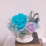 お誕生日にお祝いのお花を贈ります