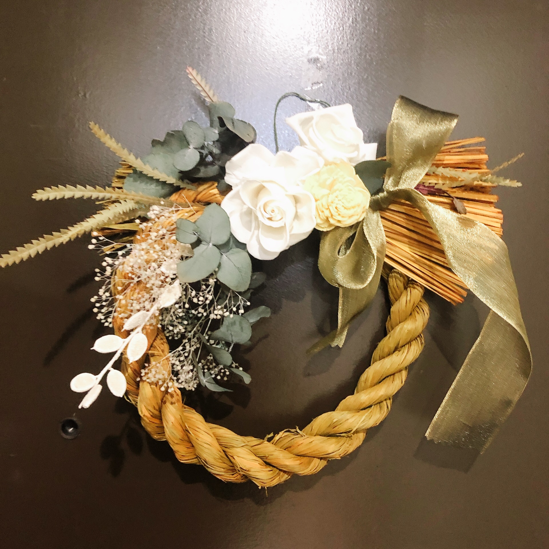 プリザーブドフラワーで　しめ縄リース